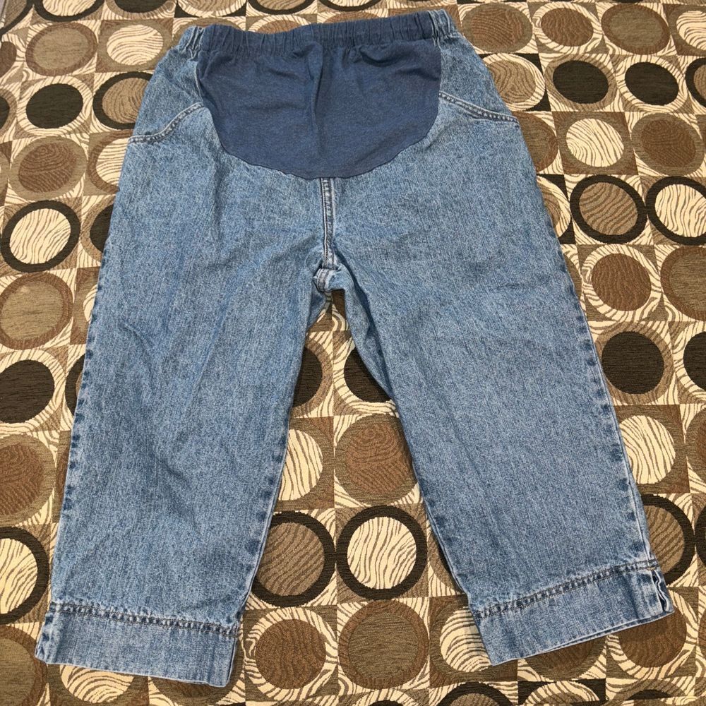 In Due‎ Time Maternity Light Wash Denim Capri Jeans
